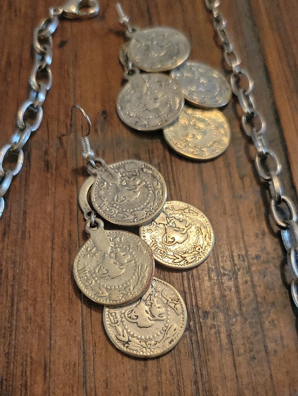 Vintage silver-toned coin bib necklace & matching Earrings - Picture 4 of 5
